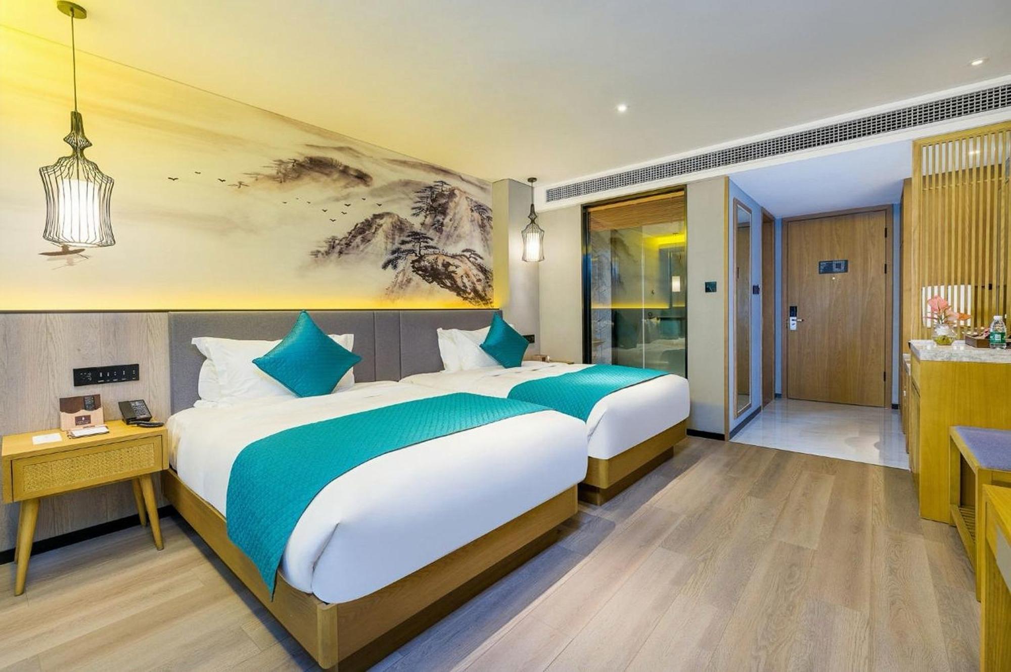 Mehood Lestie International Hotel Nancun Wanbo Metro Station Branch - Free Shuttle Bus To Canton Fair Complex During Canton Fair Period & Free Breakfast & Free Afternoon Tea & Free Midnight Snack & Free Vpn Internet Access ภายนอก รูปภาพ