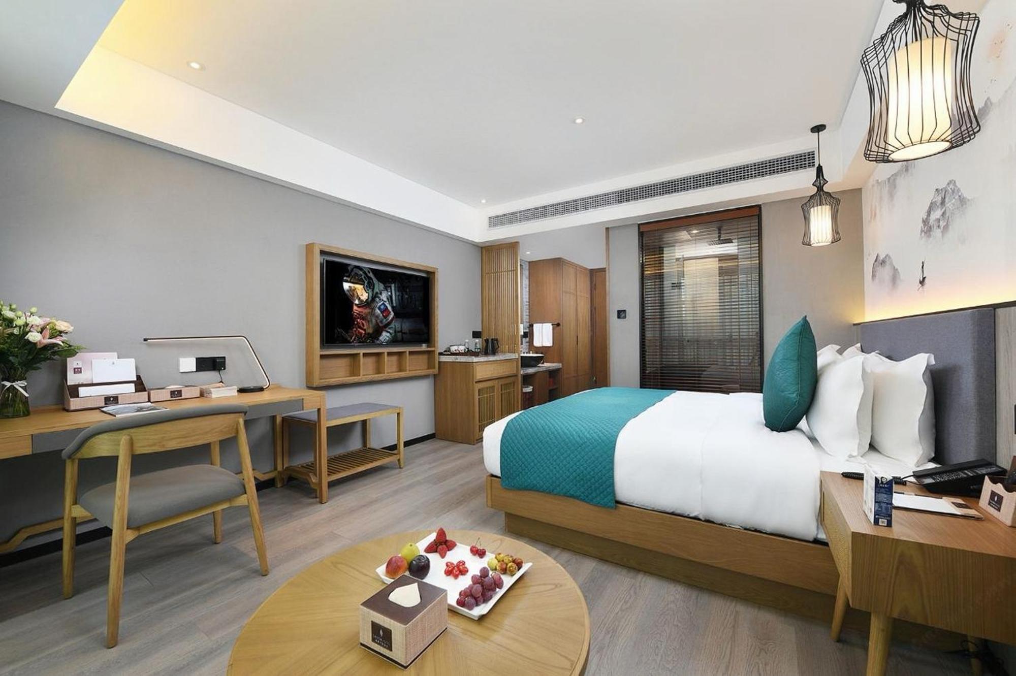 Mehood Lestie International Hotel Nancun Wanbo Metro Station Branch - Free Shuttle Bus To Canton Fair Complex During Canton Fair Period & Free Breakfast & Free Afternoon Tea & Free Midnight Snack & Free Vpn Internet Access ภายนอก รูปภาพ