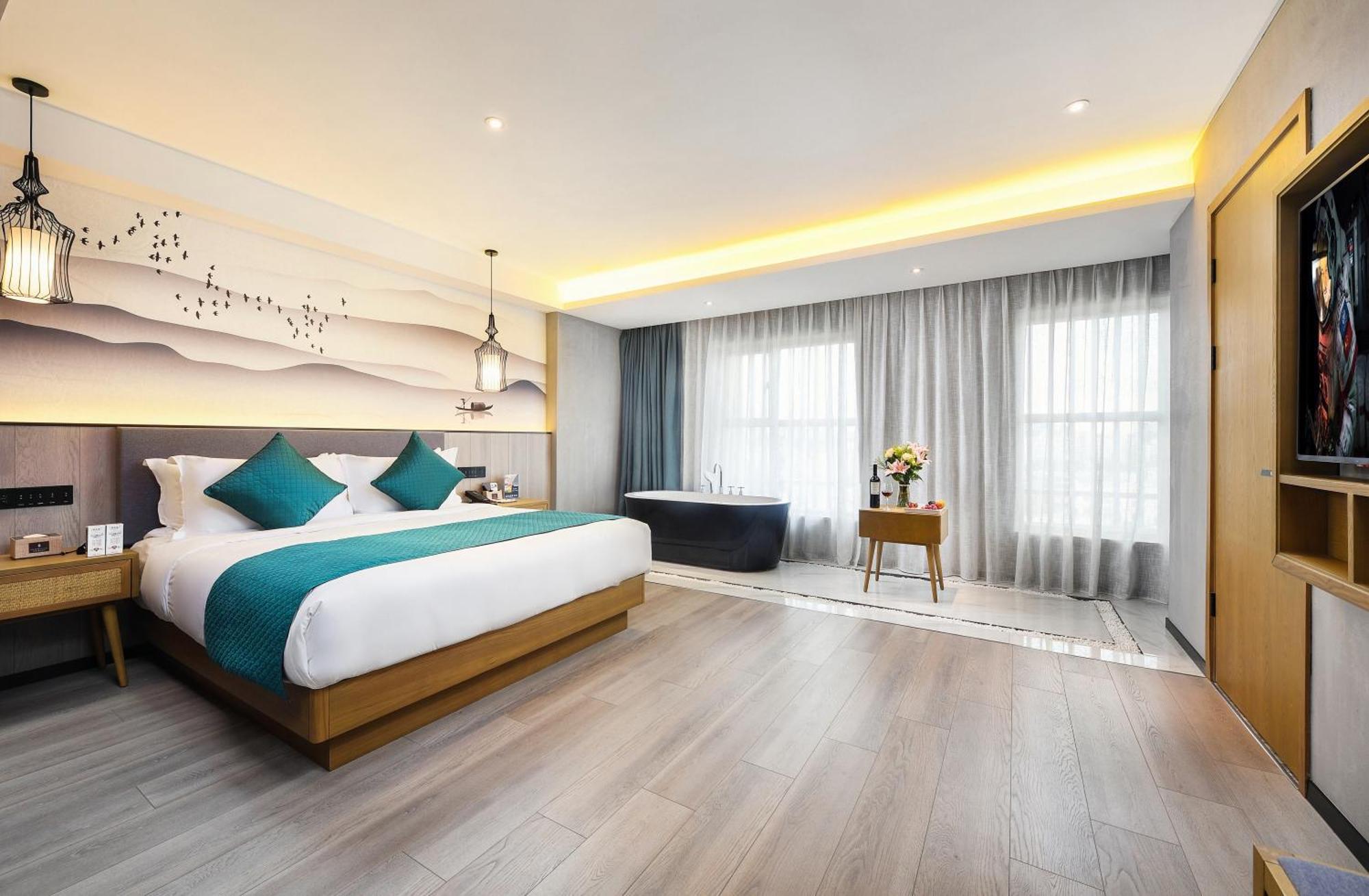 Mehood Lestie International Hotel Nancun Wanbo Metro Station Branch - Free Shuttle Bus To Canton Fair Complex During Canton Fair Period & Free Breakfast & Free Afternoon Tea & Free Midnight Snack & Free Vpn Internet Access ภายนอก รูปภาพ