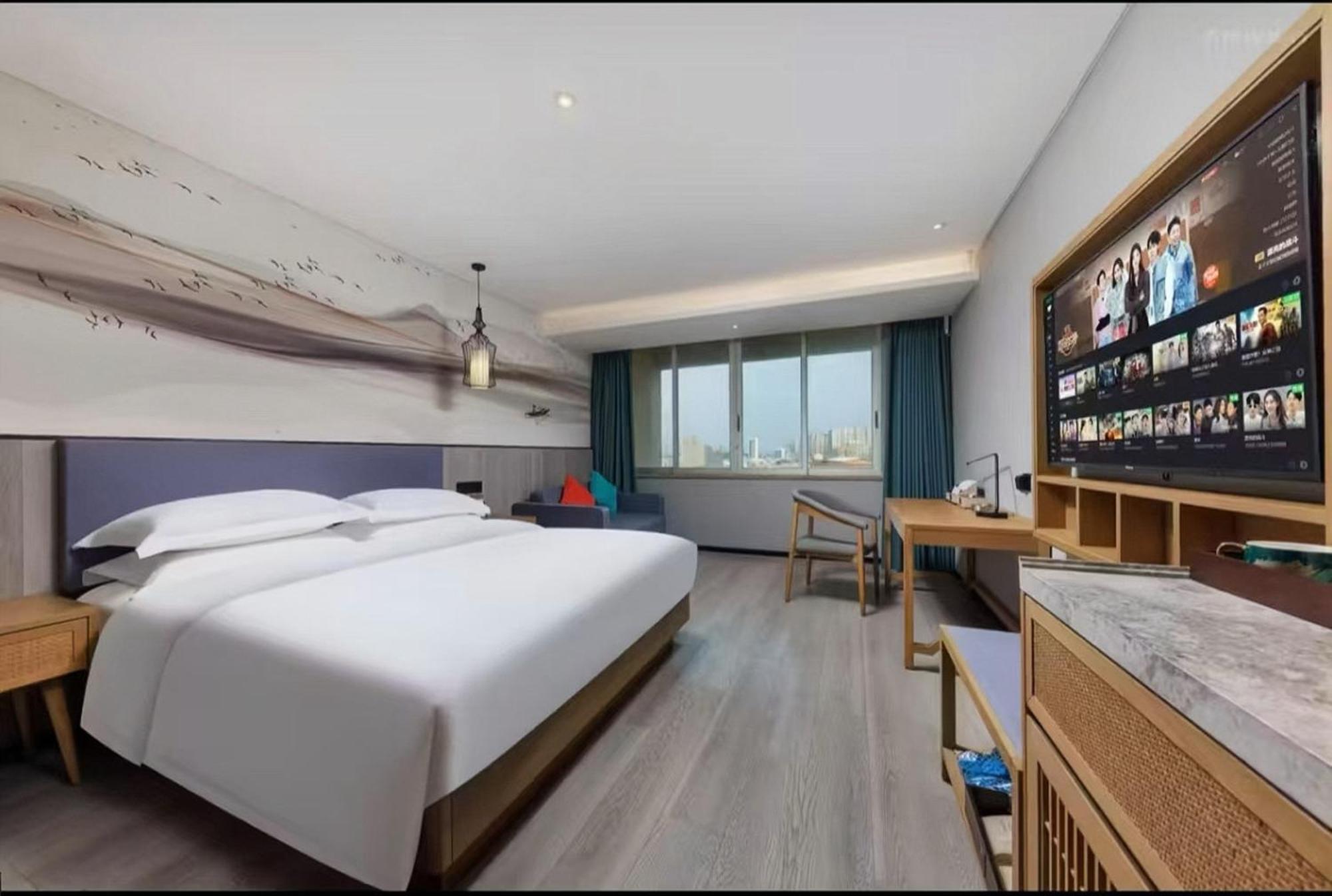 Mehood Lestie International Hotel Nancun Wanbo Metro Station Branch - Free Shuttle Bus To Canton Fair Complex During Canton Fair Period & Free Breakfast & Free Afternoon Tea & Free Midnight Snack & Free Vpn Internet Access ภายนอก รูปภาพ