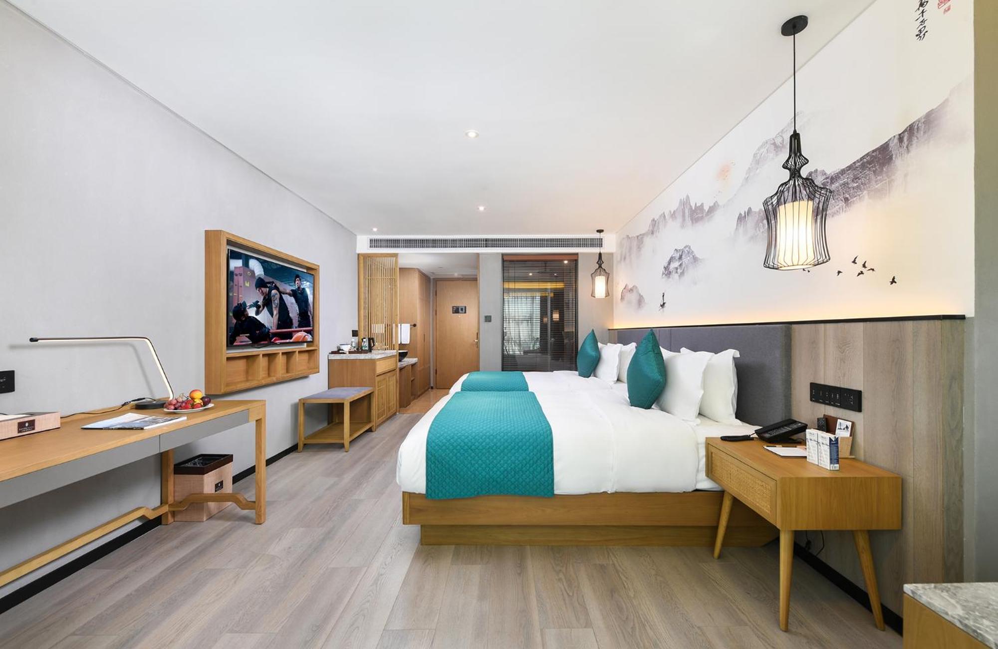 Mehood Lestie International Hotel Nancun Wanbo Metro Station Branch - Free Shuttle Bus To Canton Fair Complex During Canton Fair Period & Free Breakfast & Free Afternoon Tea & Free Midnight Snack & Free Vpn Internet Access ภายนอก รูปภาพ